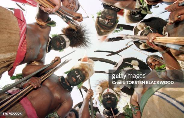 Sirunki tribal dancers from the rugged highlands of Enga gather for the annual sing-sing in Port Moresby 07 June. Tribal groups from the mountains,...