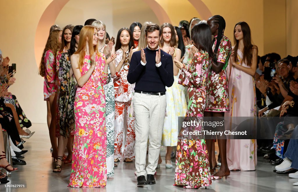 Leonard Paris : Runway - Paris Fashion Week - Womenswear Spring/Summer 2024