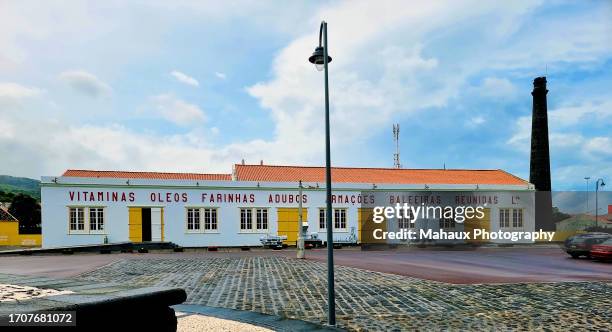 facade of the museu da indústria balleira in cais do pico, pico island - indústria fotografías e imágenes de stock