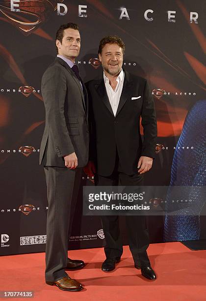 Henry Cavill and Russell Crowe attend the premiere of ' Man of Steel' at Capitol Cinema on June 17, 2013 in Madrid, Spain.