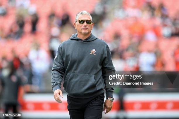 Defensive coordinator Jim Schwartz of the Cleveland Browns looks on prior to a game against the Tennessee Titans at Cleveland Browns Stadium on...