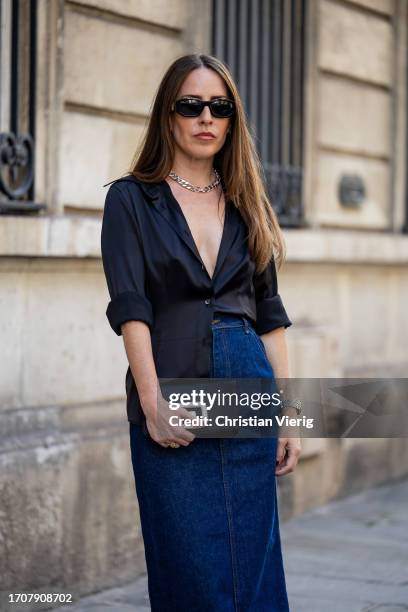 Idalia Salsamendi wears denim jeans, black bag, black shirt outside Roger Vivier on September 28, 2023 in Paris, France.