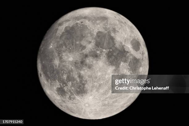 the super harvest moon 2023 - full moon stock pictures, royalty-free photos & images