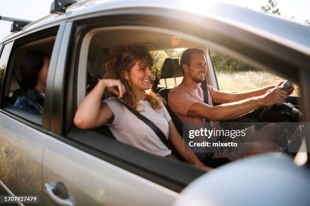 road trip romance - veículo motorizado imagens e fotografias de stock