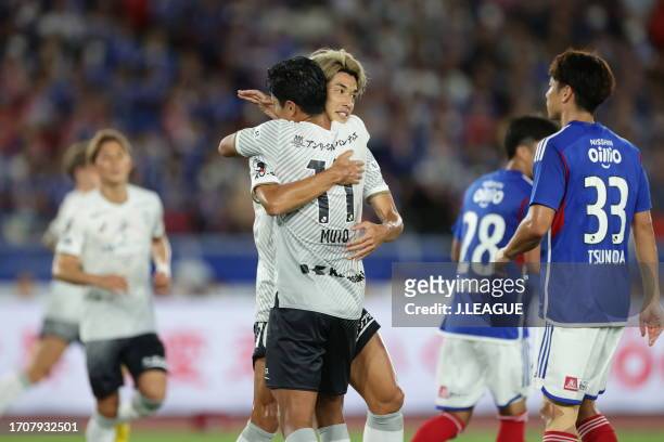 Yuya OSAKO of Vissel Kobe celebrates scoring his side's first goal during the J.LEAGUE Meiji Yasuda J1 29th Sec. Match between Yokohama F･Marinos and...
