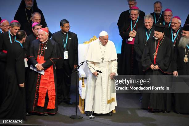 Pope Francis participates in the final session of the Rencontres Mediterraneennes in the Palais du Pharo. The Holy Father is welcomed by the...
