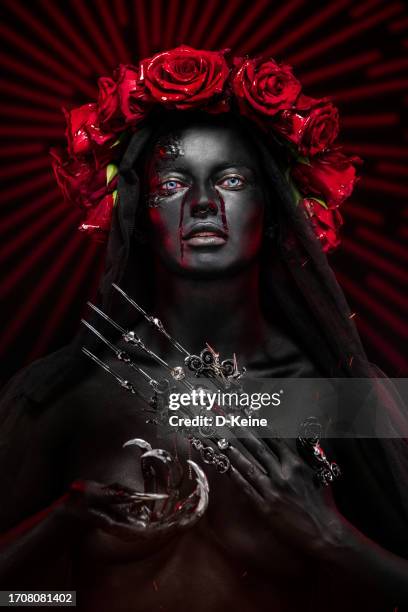 demon - klauw-lichaamsdeel-van-dieren stockfoto's en -beelden