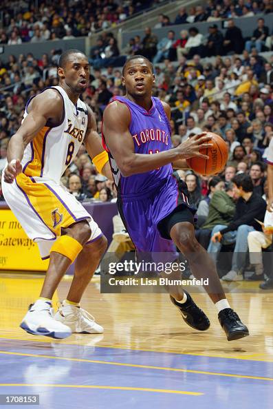 Hunter Raptor Lindsey Hunter of the Toronto Raptors drives past Kobe Bryant of the ...