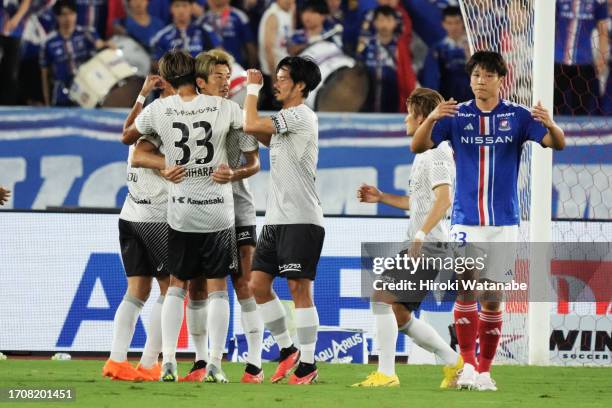 Yuya Osako of Vissel Kobe celebrates scoring his team's first goal during the J.LEAGUE Meiji Yasuda J1 29th Sec. Match between Yokohama F･Marinos and...