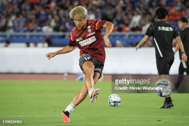 Yuya Osako of Vissel Kobe in action prior t the J.LEAGUE Meiji Yasuda J1 29th Sec. Match between Yokohama F･Marinos and Vissel Kobe at Nissan Stadium...