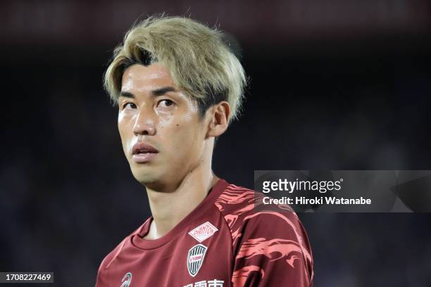 Yuya Osako of Vissel Kobe looks on prior to the J.LEAGUE Meiji Yasuda J1 29th Sec. Match between Yokohama F･Marinos and Vissel Kobe at Nissan Stadium...