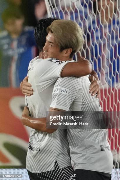 Yuya Osako of Vissel Kobe celebrates the first goal during the J.LEAGUE Meiji Yasuda J1 29th Sec. Match between Yokohama F･Marinos and Vissel Kobe at...