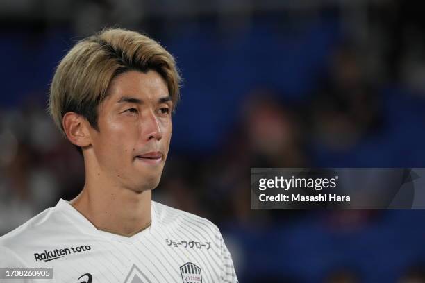 Yuya Osako of Vissel Kobe looks on during the J.LEAGUE Meiji Yasuda J1 29th Sec. Match between Yokohama F･Marinos and Vissel Kobe at Nissan Stadium...