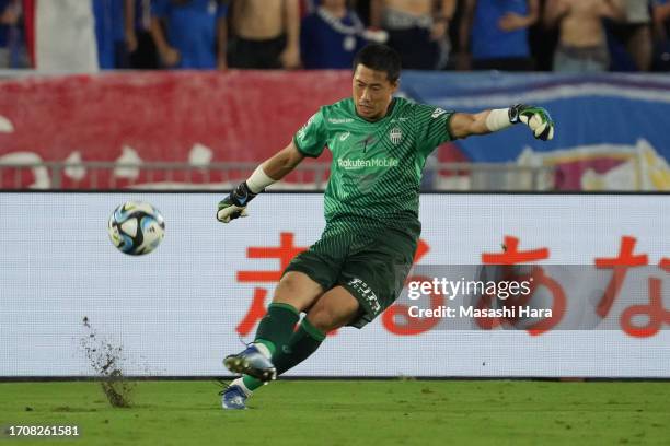 Daiya Maekawa of Vissel Kobe in action during the J.LEAGUE Meiji Yasuda J1 29th Sec. Match between Yokohama F･Marinos and Vissel Kobe at Nissan...