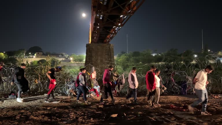 Crossing Razor Wire Barbed Wire Border Crossing Videos and HD Footage - Getty Images