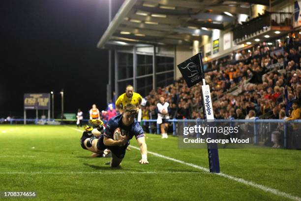 Maliq Holden of Doncaster Knights scores the team's first try during the Premiership Rugby Cup match between Doncaster Knights and Bristol Bears at...