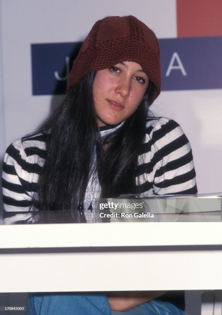 In-Store Appearance by Vanessa Carlton