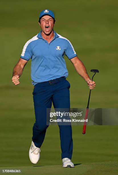 Viktor Hovland of Team Europe celebrates on the 18th green during the Friday afternoon fourball matches of the 2023 Ryder Cup at Marco Simone Golf...