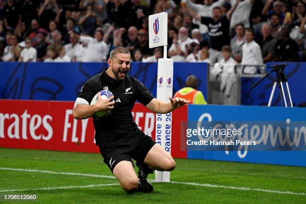 Dane Coles of New Zealand scores his team's tenth try during the Rugby World Cup France 2023 match between New Zealand and Italy at Parc Olympique on...