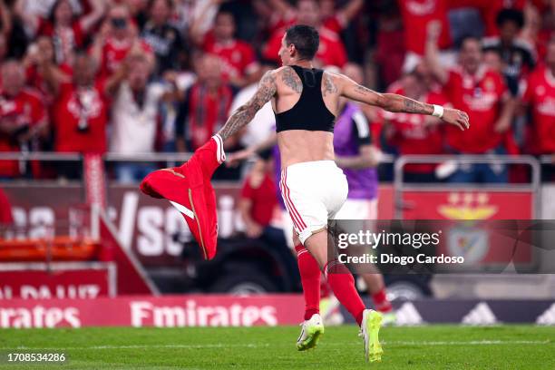 Angel Di Maria of SL Benfica celebrates after scoring his team's first goal during the Liga Portugal Bwin match between SL Benfica and FC Porto at...