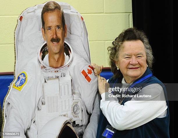 Eleanor Rathebone Dad 14 Chris Hadfield Elementary School Stock Photos, High-Res Pictures ...