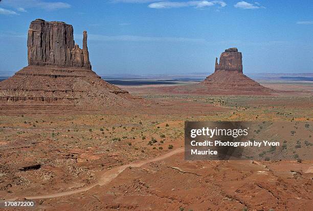 the mittens, monument valley, arizona - 1977 stock pictures, royalty-free photos & images