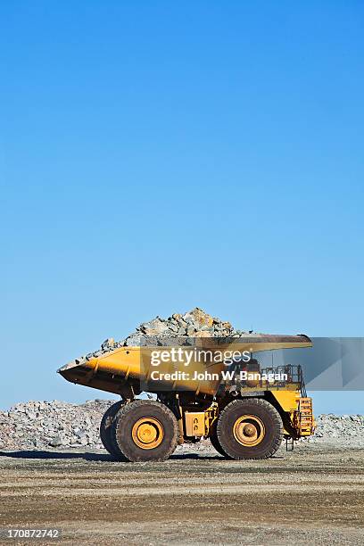 dump truck , kalgoorlie super pit - banagan dumper truck stock pictures, royalty-free photos & images
