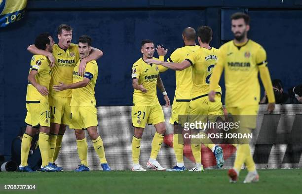 Villarreal's Norwegian forward Alexander Sorloth celebrates with teammates after scoring during the UEFA Europa League 1st round day 2 Group F...