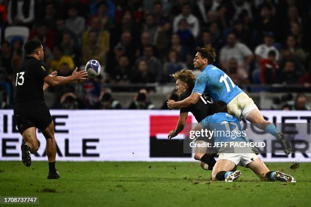 New Zealand's full-back Damian McKenzie passes the ball to New Zealand's outside centre Anton Lienert-Brown during the France 2023 Rugby World Cup...