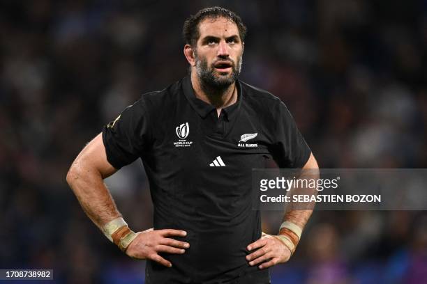New Zealand's lock Samuel Whitelock looks on as he is acclaimed by supporters, leaving the picth after substitution during the France 2023 Rugby...