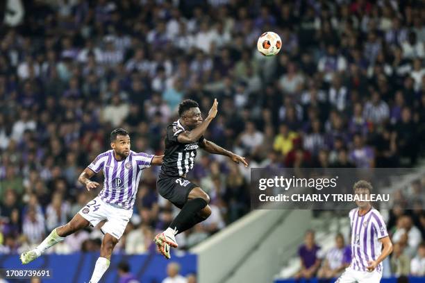 Toulouse's Venezuelan midfielder Cristian Casseres Junior fights for the ball with Linzer's Ghanean forward Ibrahim Mustapha during the UEFA Europa...