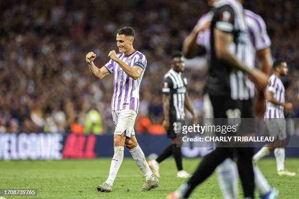 Toulouse's Swiss midfielder Vincent Sierro celebrates at the end of the UEFA Europa League 1st round day 2 group E football match between Toulouse FC...