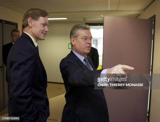 European Commissioner for Health and Consumer Protection David Byrne of Ireland welcomes US Trade Representative Robert Zoellick before talks in...