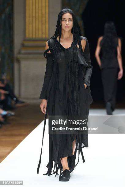 Irina Shayk walks the runway during the Yohji Yamamoto Womenswear Spring/Summer 2024 show as part of Paris Fashion Week on September 29, 2023 in...