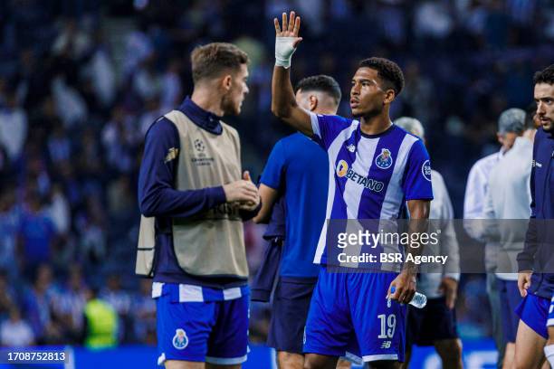 Danny Namaso of FC Oporto show appreciation to fans during the UEFA Champions League Group H match between FC Porto and FC Barcelona at the Estadio...
