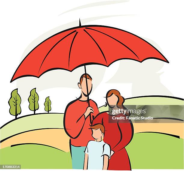 illustrations, cliparts, dessins animés et icônes de family sheltering under an insurance cover umbrella - réparation dédommagement