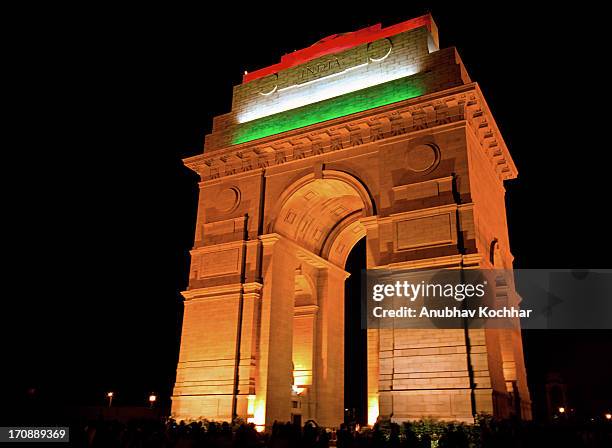 tri color india gate - republic day photos et images de collection