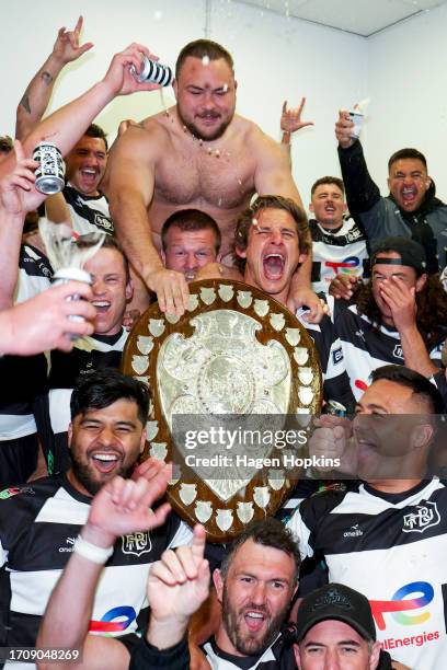 Hawkes Bay celebrate after winning the Ranfurly Shield during the round nine Bunnings Warehouse NPC match between Wellington and Hawke's Bay at Sky...