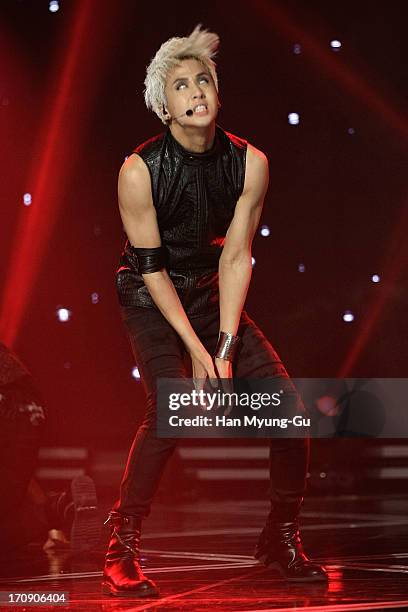 Singer Ravi 111 Ravi Of Vixx Stock Photos, High-Res Pictures, and Images - Getty Images