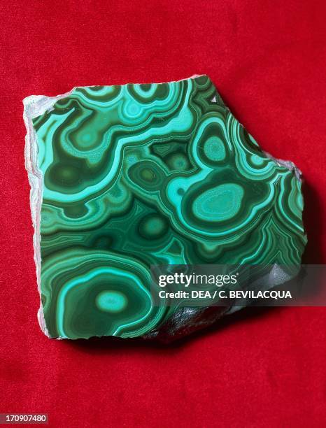 Malachite, carbonate.