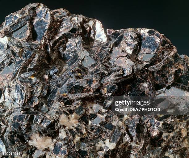 Hendricksite, variety of Biotite, silicate, from United States.