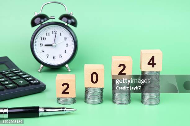 2024 financial planning - jayk7 currency stock pictures, royalty-free photos & images