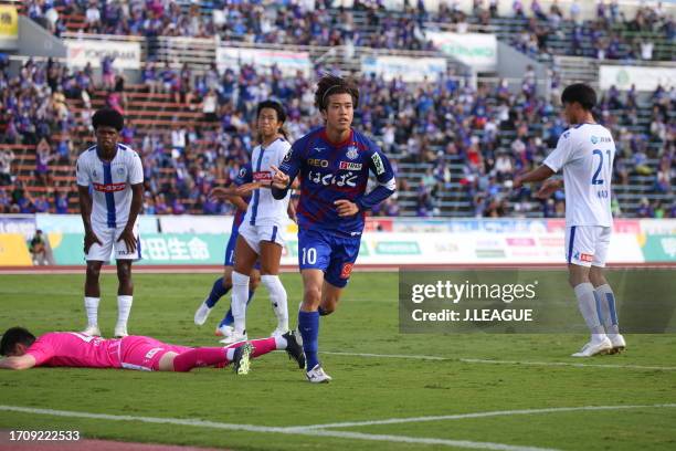 Motoki HASEGAWA of Ventforet Kofu celebrates scoring his side's first goal during the J.LEAGUE Meiji Yasuda J2 37th Sec. Match between Ventforet Kofu...