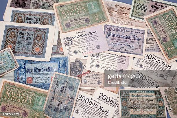 deutsche inflation geld aus den 1920 er jahren - check mark stock-fotos und bilder