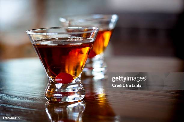 manhattan cocktails - manhattan stock pictures, royalty-free photos & images