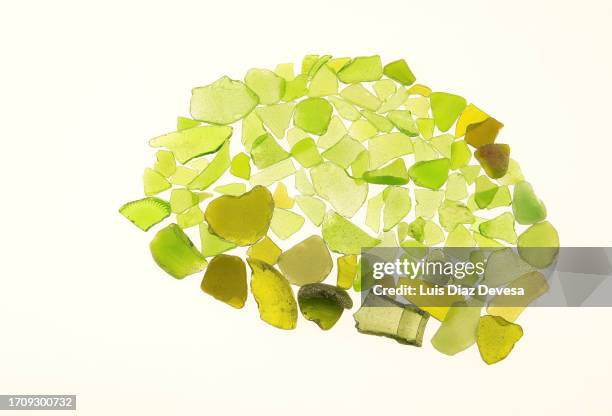 form a brain with beach crystals - cracked glass yellow stock pictures, royalty-free photos & images