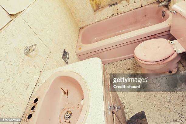 bella in rosa - lavandino del bagno foto e immagini stock