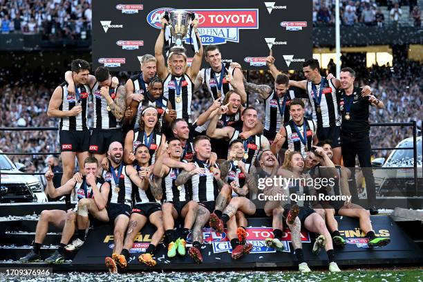 Collingwood players lift the Premiership Cup and celebrate winning during the 2023 AFL Grand Final match between Collingwood Magpies and Brisbane...