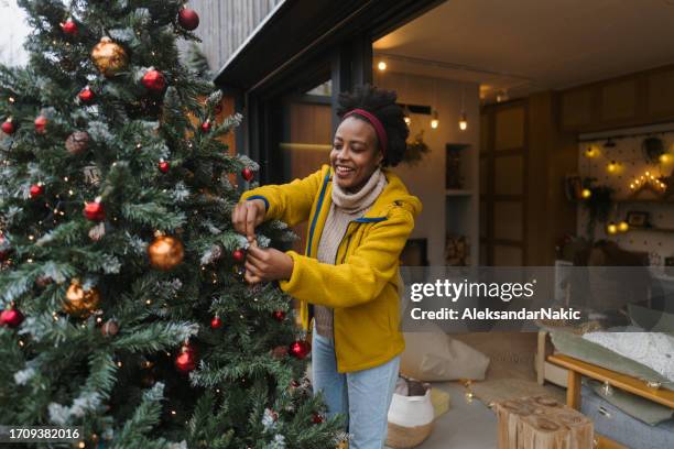 decorating my christmas tree - decorating the christmas tree stock pictures, royalty-free photos & images