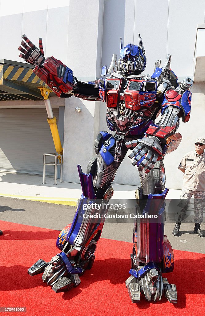 Transformers The Ride - 3D Grand Opening Celebration